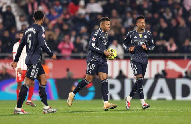 爱游戏-冲刺阶段皇家马德里备战欧篮联，回应争议细节曝光，引发热议，团队化学反应显著