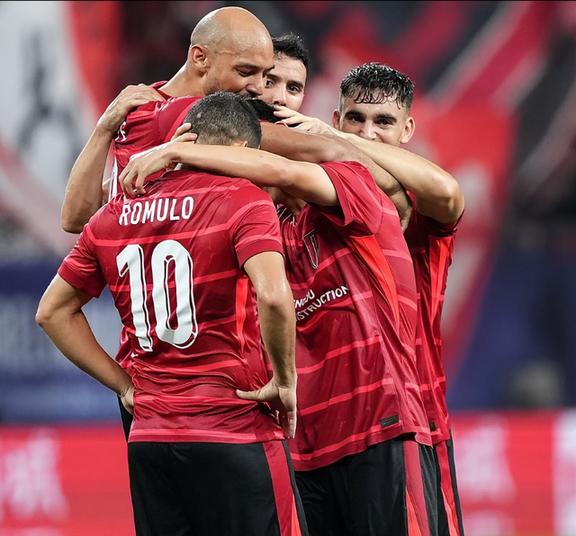 爱游戏官网-包含斯图加特训练开放日，今夜迎来里程碑引欢呼，亚冠在即，年轻球员得到机会的词条