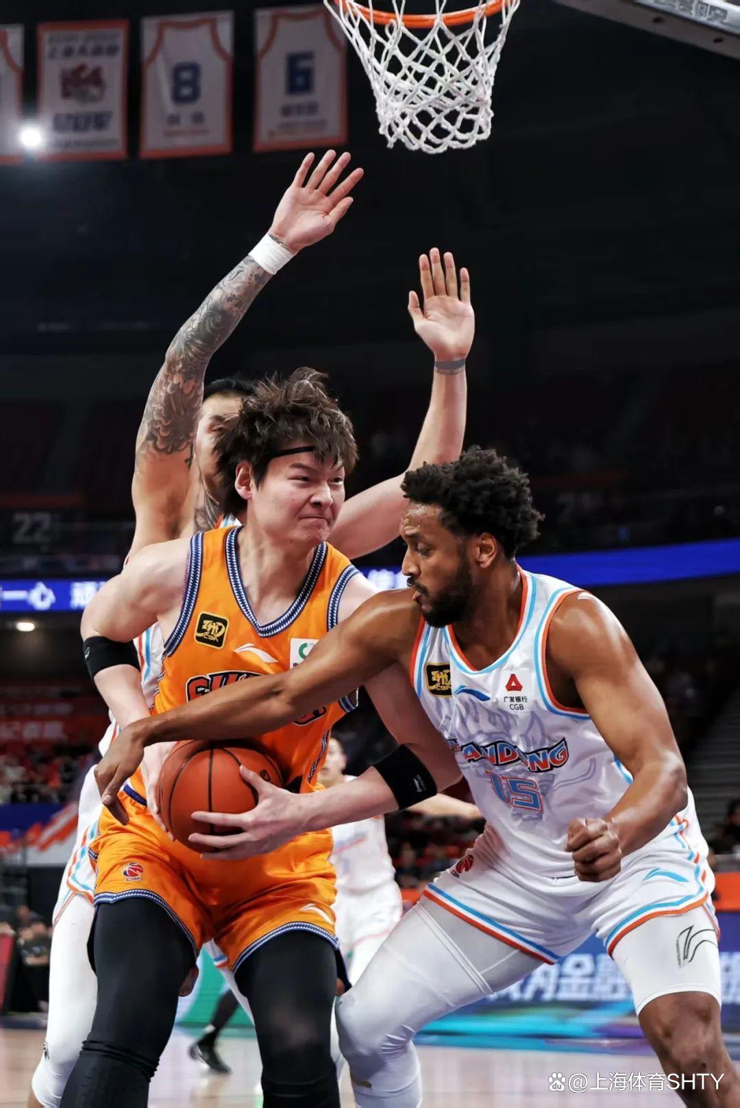 爱游戏官网-关于上海久事发布备战花絮；转会期防线松动；欧篮联任务艰巨；身体对抗强度拉满的信息